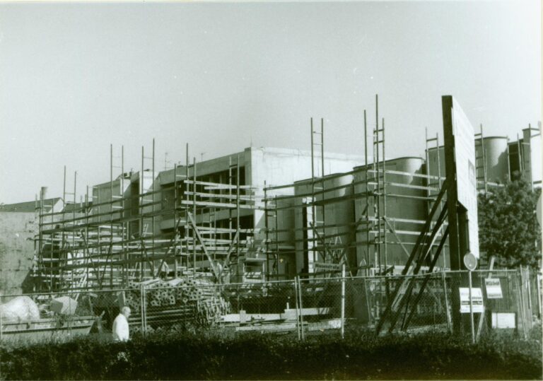 Stadtmuseum (heute Museum Ratingen), Fotoaufnahme während der Errichtung des Medienzentrums, 1989, Foto: Foto: Stadtarchiv Ratingen